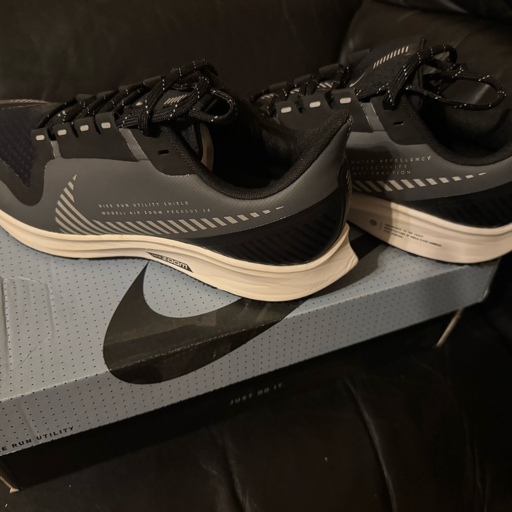 Nike Men's Black and Gray Sneakers Air Zoom Pegasus 36 shield